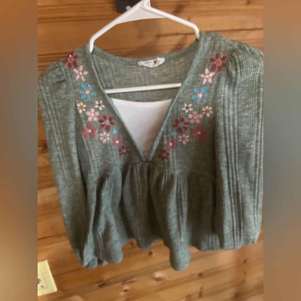green beautees with flowers